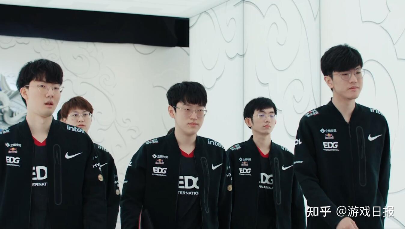 晋级决赛！羽毛球亚团赛中国队3比2战胜日本队央视新闻客户端.