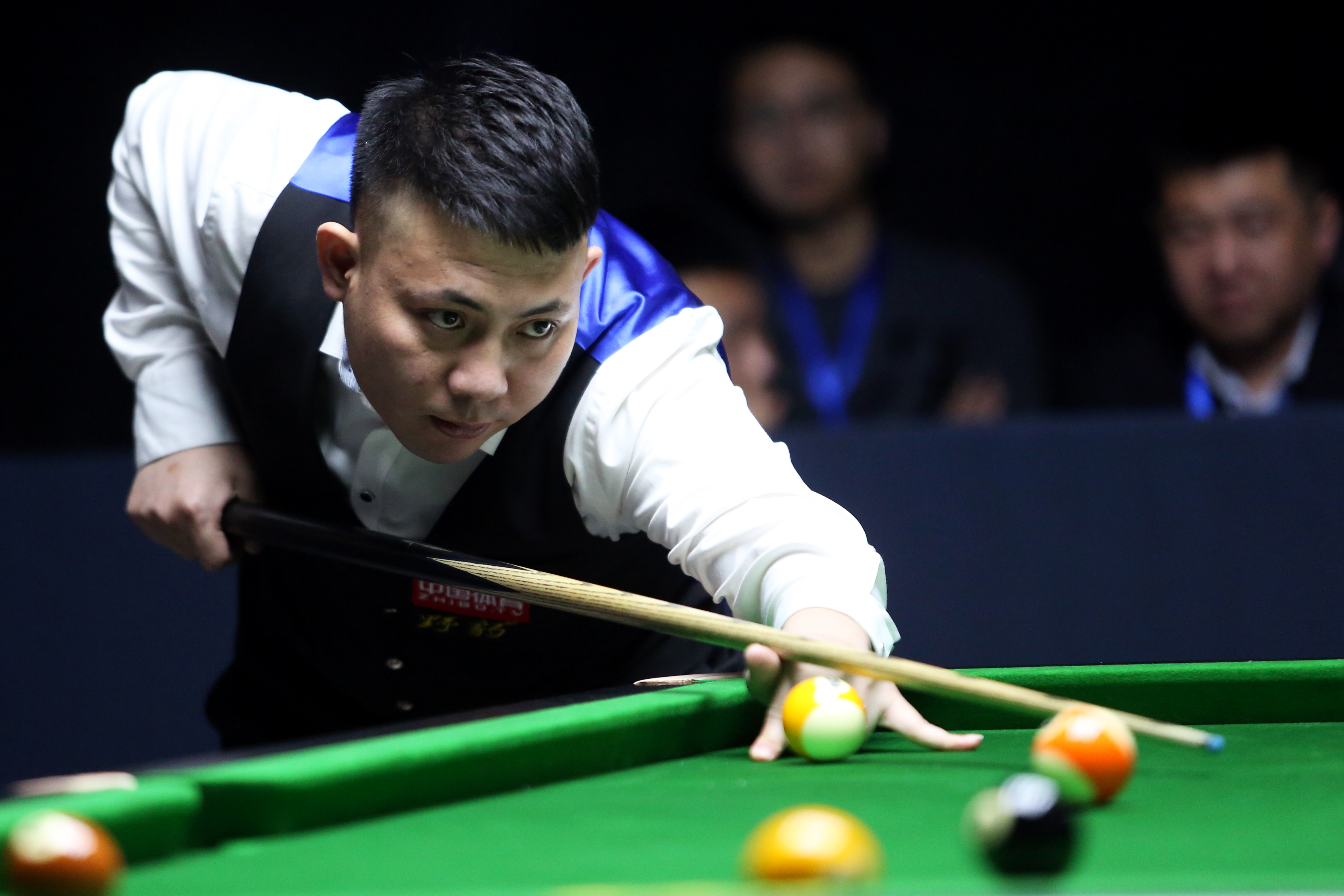 基翁：德里赫特踢球像机器人 花那么多钱简直荒唐.