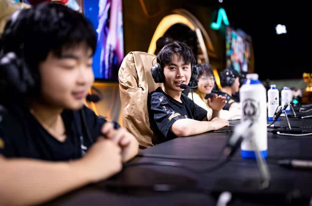 是现代足球 是现代足球