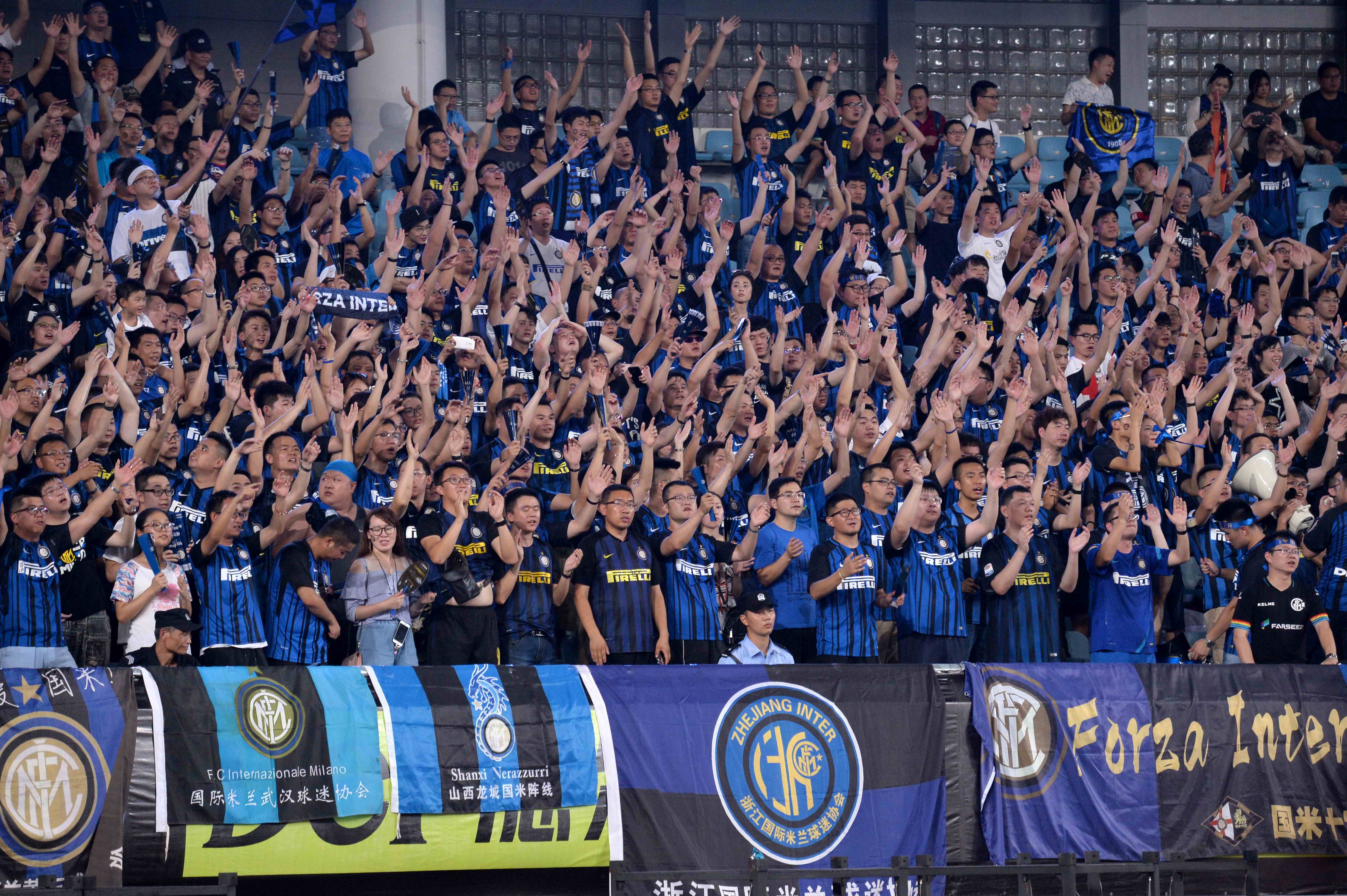 向聚光灯 向聚光灯